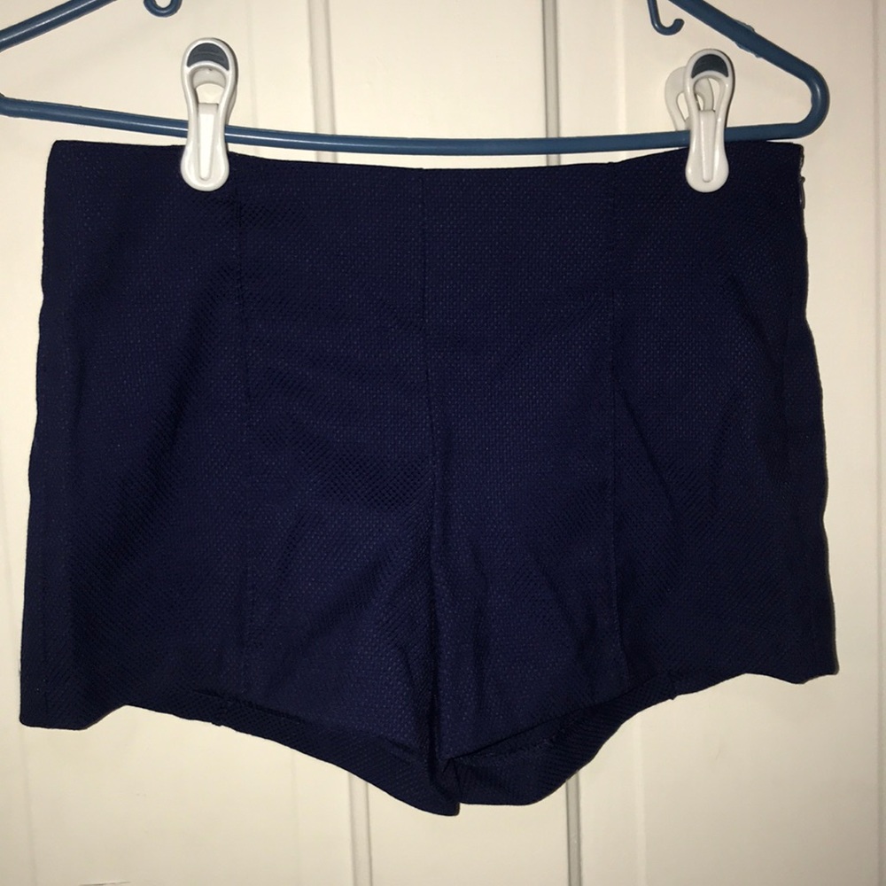 Cute navy shorts!